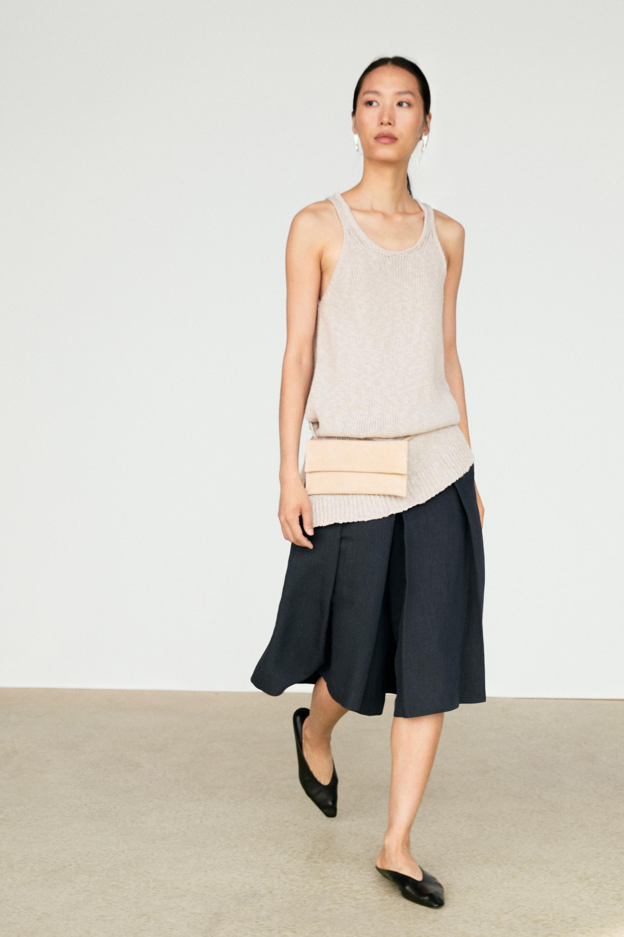 Linen blend Bermuda shorts with pleats